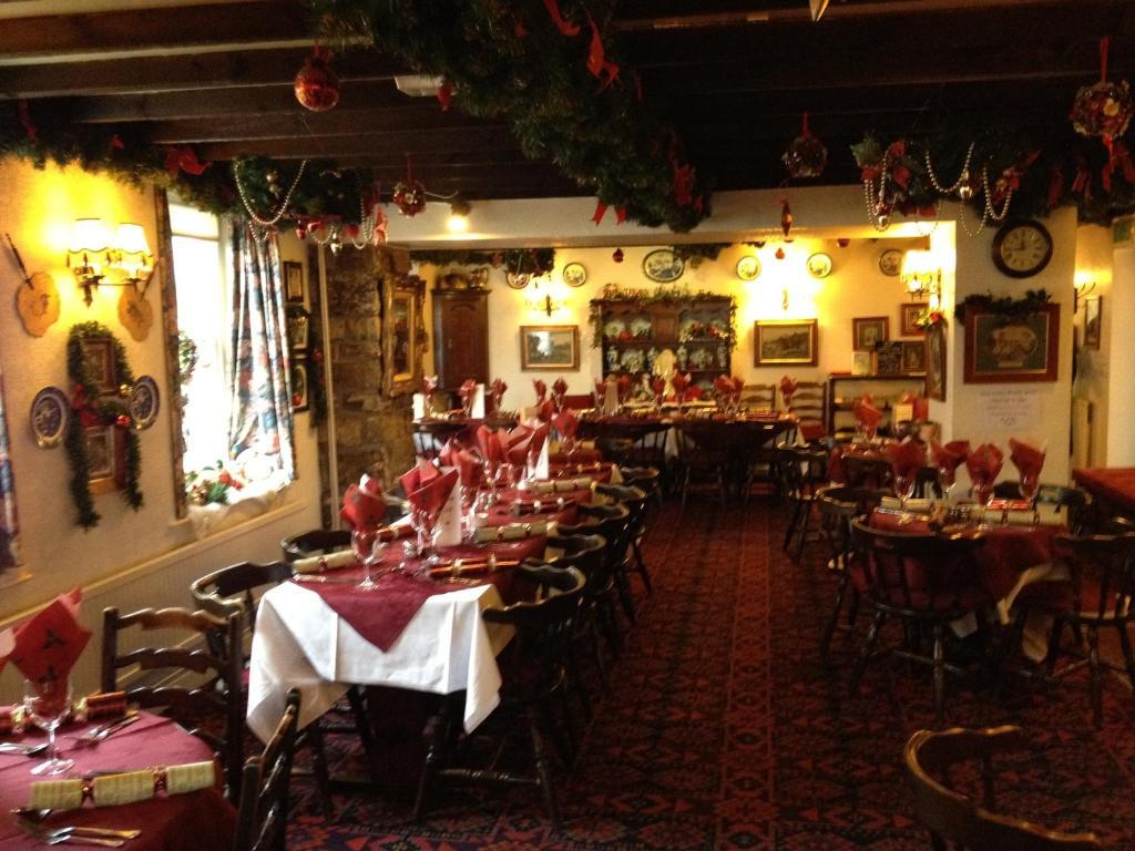 Victoria Inn Cowbridge Exterior foto
